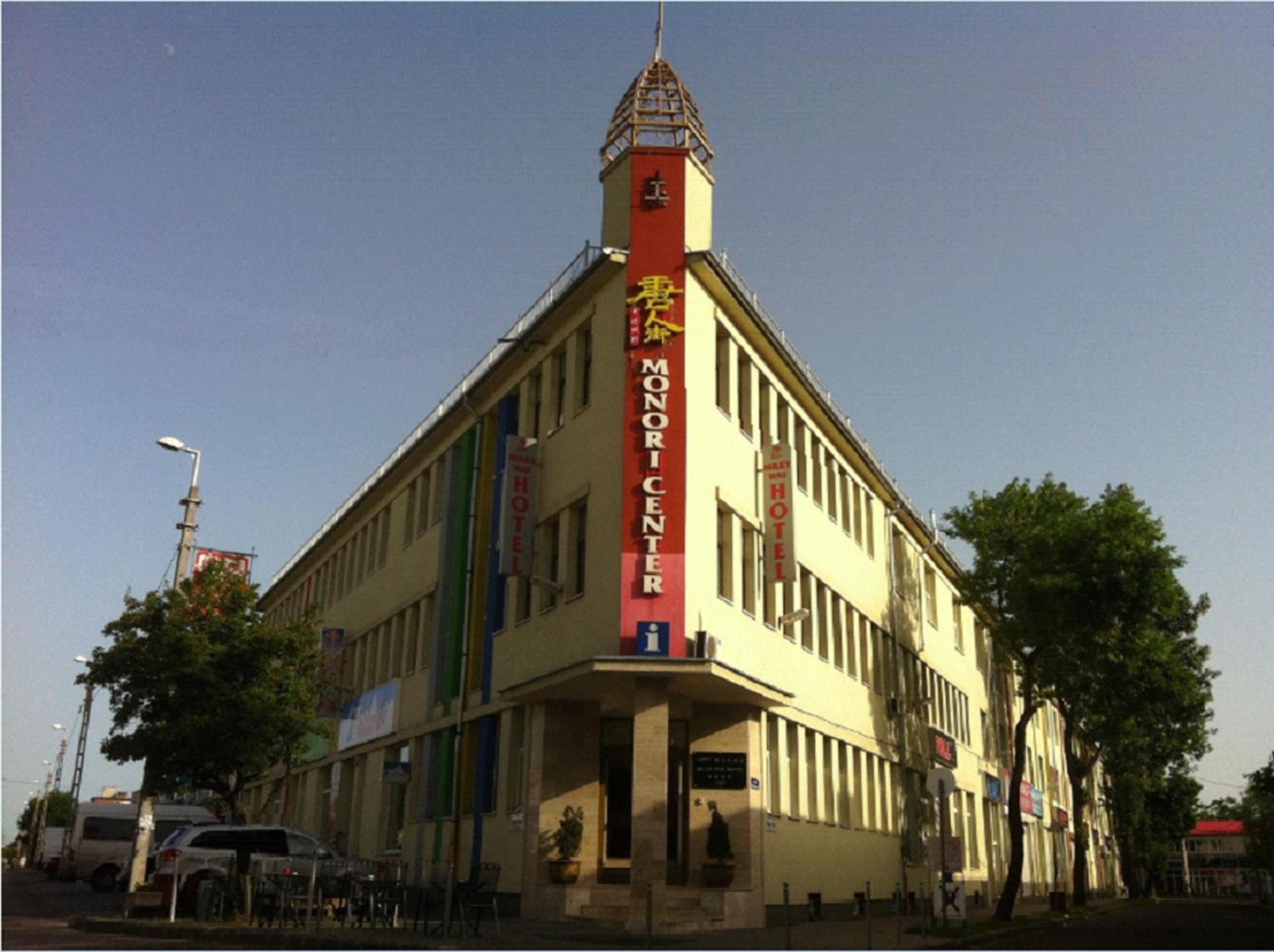 Milky Way Hotel Budapesta Exterior foto