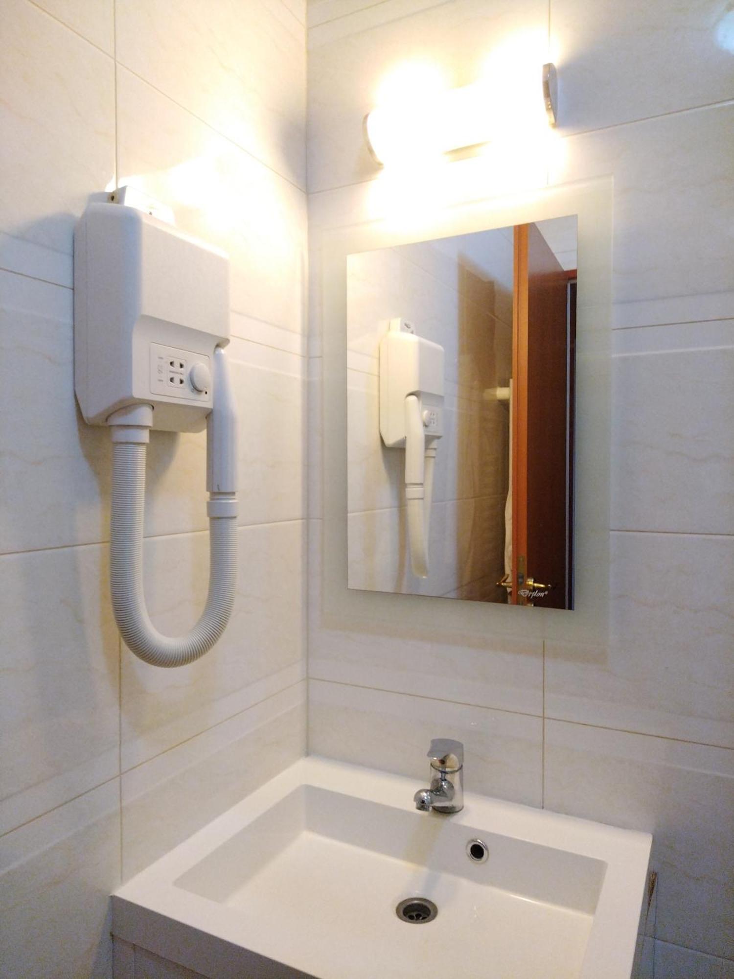 Milky Way Hotel Budapesta Cameră foto